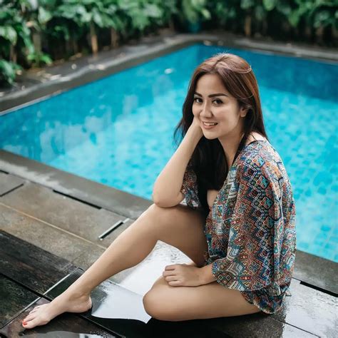 Tante Ernie Seksi Pakai Bikini Vicky Prasetyo Kirim Rayuan Maut ShowBiz Liputan