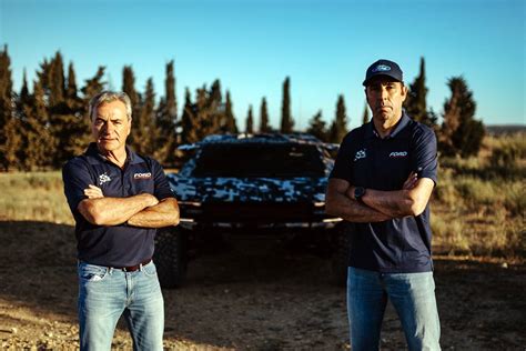 Carlos Sainz Y Nani Roma Los Pilotos De Ford Para El Dakar 2025