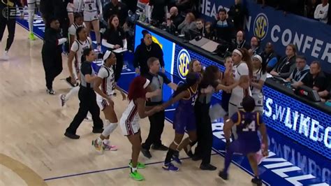 La Pelea De La Verg Enza En El Baloncesto Femenino Empujones Seis