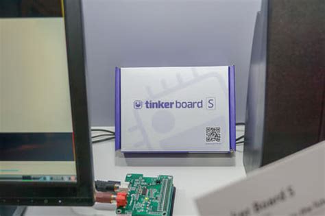 【イベントレポート】写真で見る985gに軽量化されたASUS製モバイルノート「ZenBook 13」追加モデル ～大容量バッテリ搭載スマホの ...