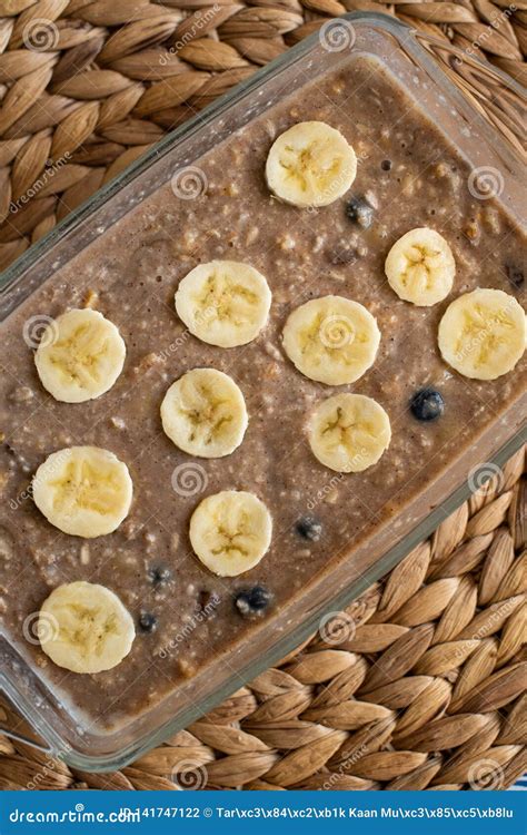 Gebackenes Hafermehl Mit Banane Blaubeeren Walnuss Und Rosinen