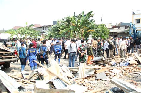 Ratusan Petugas Gabungan Amankan Aset Lahan Pemprov Dki Di Cengkareng