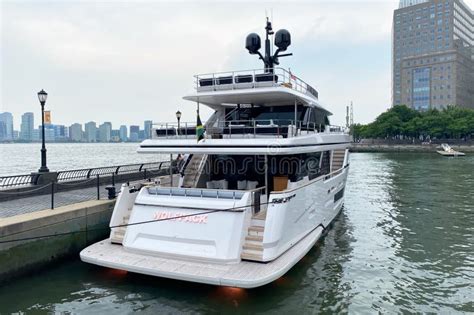 Pleasure Boat In Hudson River In New York Editorial Photo Image Of Bridge City 323702511