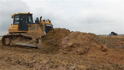 Shantui Dh C Dozer Pushing Dirt Dump Truck Unloading Dirt Youtube