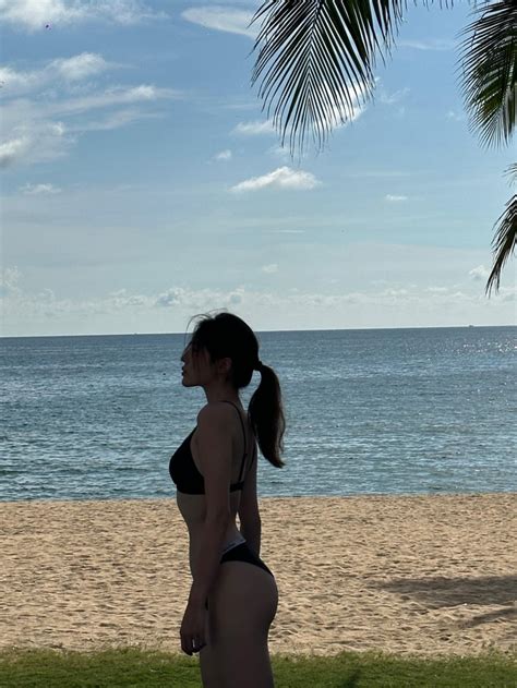 K Duy N Khoe V Ng Ba C C Mlem V I Bikini Saostar Vn