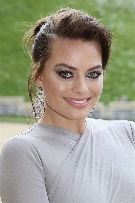 Margot Robbie As A Brunette Hair Styles Womens Hairstyles