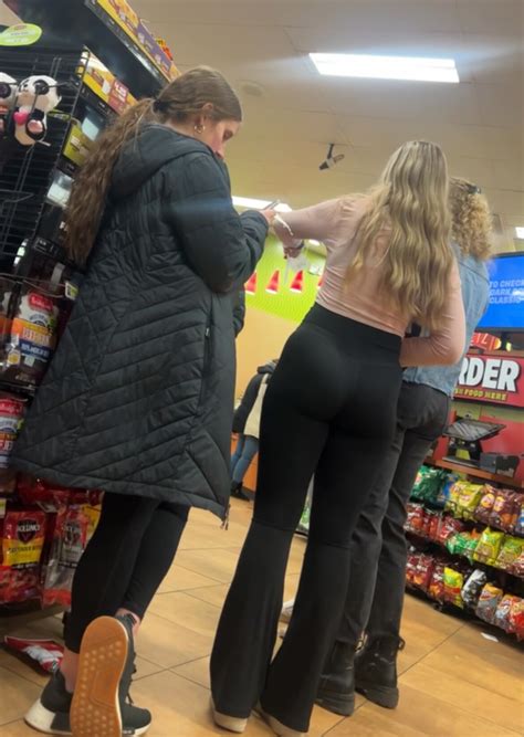 College Blonde In Leggings Spandex Leggings Yoga Pants Forum