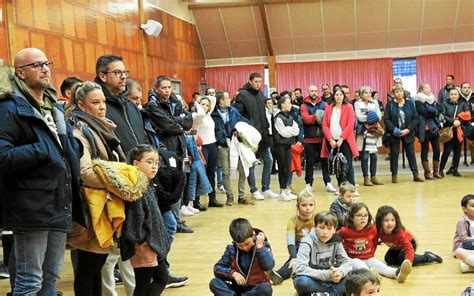 Trélivan un arbre de Noël pour les petits footeux de lAST Le