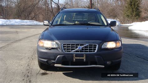 Volvo Xc Awd Turbo Wagon Looks