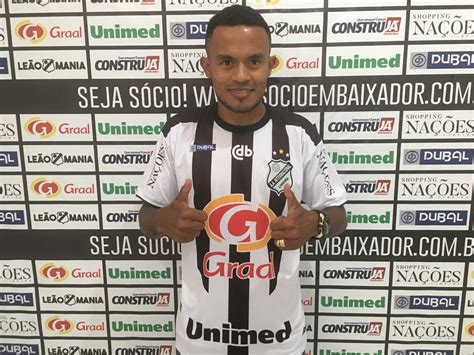 Inter Contrata Meia Que Disputou Liga Europa E Lateral Ex Rb Brasil