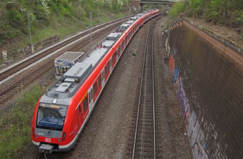 S Bahn In Stuttgart Technische St Rung Bremste S S Und S Aus