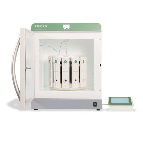 ETHOS X mikrovlnný systém na extrakciu pre GC a HPLC analýzu