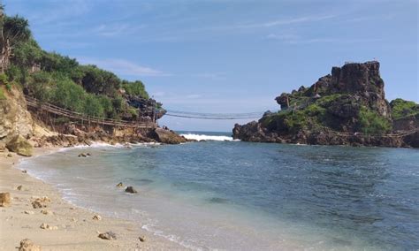 Pantai Nglambor Gunung Kidul Pesona Aktivitas Liburan Lokasi