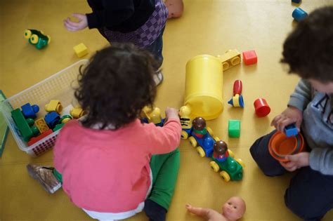 Petite Enfance Le Gouvernement Mise Sur Les Maisons Dassistantes