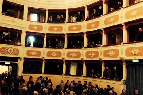 Giulia Deidda Riceve L Investitura Da Un Teatro Verdi Stracolmo