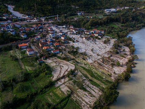 Galerija FOTO Prizori Iz Zraka Na Devastirano Selo Evo Kako Izgleda