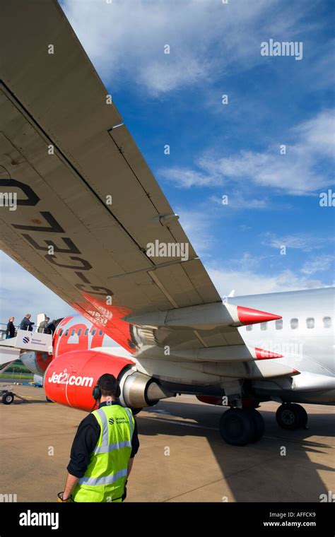 Leeds Jet 2 Aircraft Hi Res Stock Photography And Images Alamy