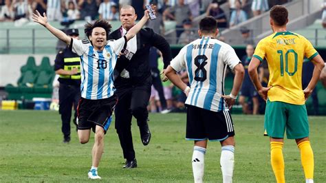 Lionel Messi Young Chinese Soccer Fan Gives Security The Slip To Hug