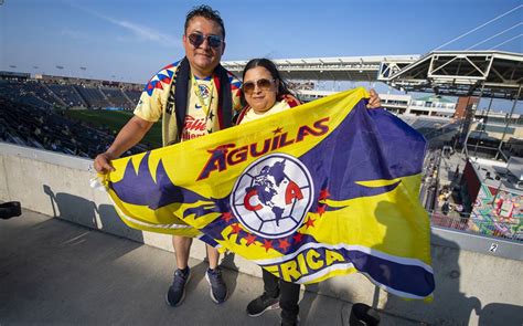 La afición del América pintó Chicago de amarillo