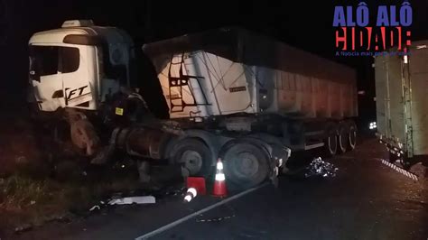 Caminh O Bate De Frente Carreta E Deixa Uma V Tima Fatal Na Br