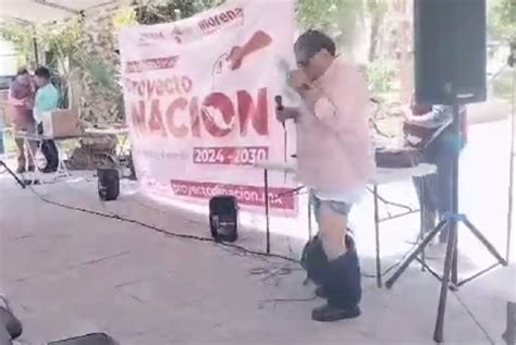 Ay perdón Se le caen los pantalones a Javier Borrego diputado de