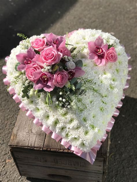 Pin by Fiesta flowers birmingham on Funeral / grave hearts | Funeral ...