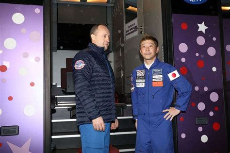 前澤友作氏、宇宙へ！打ち上げ成功に機内で笑み 民間人初iss滞在へ 社会写真ニュース 日刊スポーツ