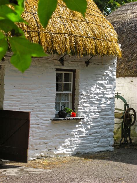 lovely ireland | Cottage, Chaumiere, Jardins