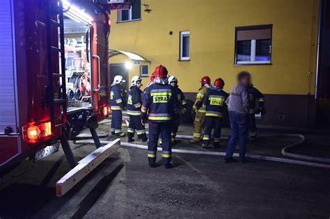 Leszno Pożar w piwnicy bloku Lokatorzy bali się wybuchu ZDJĘCIA