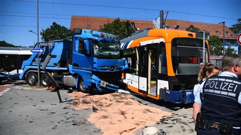 Mannheim Straßenbahn entgleist viele Verletzte und Millionen Schaden