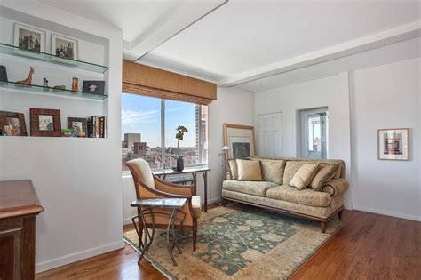 Quirky Sutton Place Penthouse With Sleeping Solarium Seeks 135m