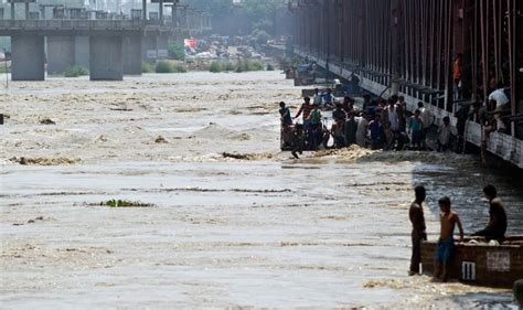 Survivors recount horror of India floods that have killed hundreds | CNN