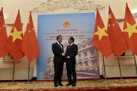 Wang Yi rencontre le ministre vietnamien des Affaires étrangères Bui