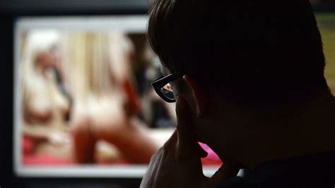 Dutzende Minderjährige genötigt Sex Erpresser muss lange in Haft n tv de