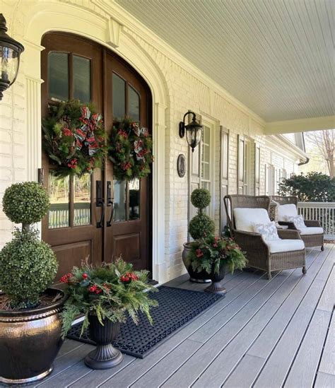 29 Front Porch Furniture Ideas To Create A Warm Entrance