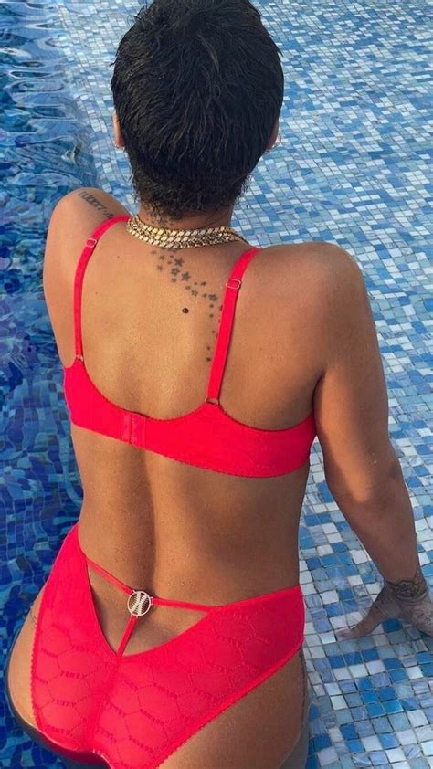 Rihanna Showed A New Erotic Lingerie Wet In The Pool Photos The Fappening