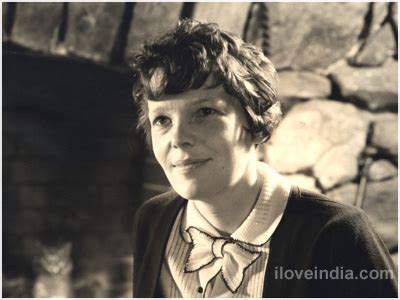 Amelia Earhart Biography - Amelia Earhart Childhood, Life, Timeline