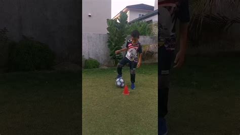 Easy football skill practise for kids - YouTube