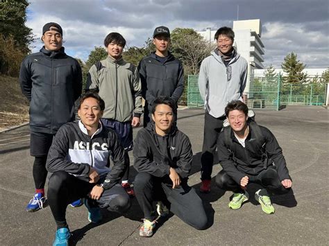 三重県内でともに自主トレを行った（前列右から）日本ハム・吉田と楽天・則本ら（日本ハム球団提供） ― スポニチ Sponichi Annex 野球