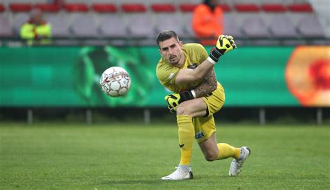 Time Belga Renova Contrato De Goleiro Que Luta Contra Leucemia Pela