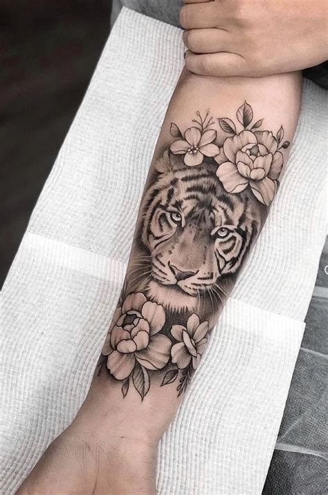 Antebraço Feminino - Pin de hanis em trabajo | Tatuagem braço inteiro feminino, Tatuagem ...