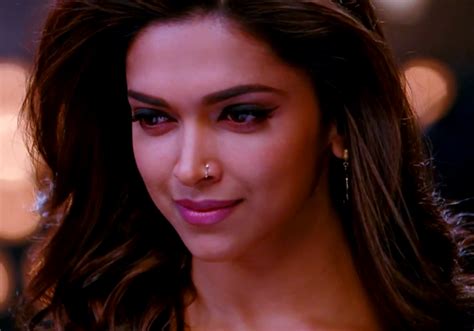 Cute And Sizzling Actresses Stills From Yeh Jawaani Hai Deewani Song