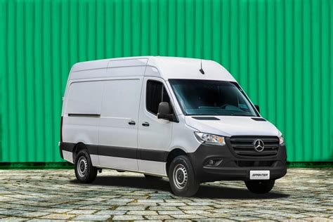 LM Frota compra 53 Mercedes Benz Sprinter Furgão 315 Street