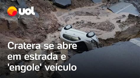 Cratera se abre em estrada e engole carro idosos em SC vídeos