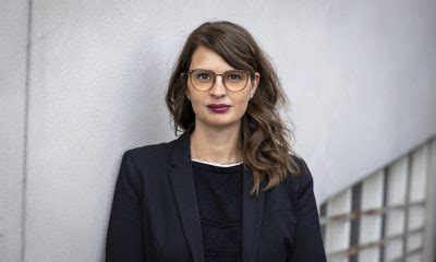 Uge Sex Unge F Ler Pres For At Passe Ind I Sk Nhedsidealer