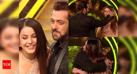 Bigg Boss 15 Grand Finale Emotional Embraces Remembering Sidharth