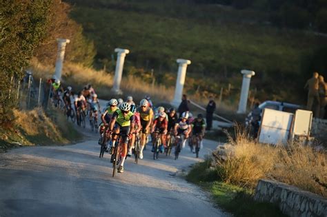 Velotürk Gran Fondo Çeşme by Carraroda pedallar çocuklar için döndü