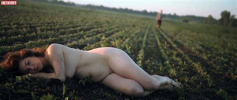 Naked Chantale Bellavance in Les traqués