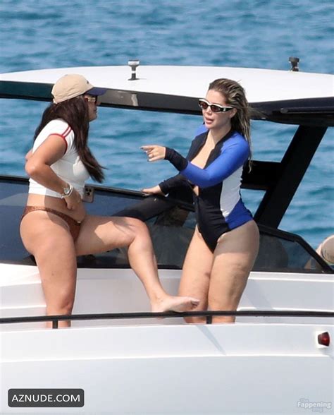 Wanda Nara Sexy And Nude Spotted Showing Off Her Hot Boobs On A Boat At