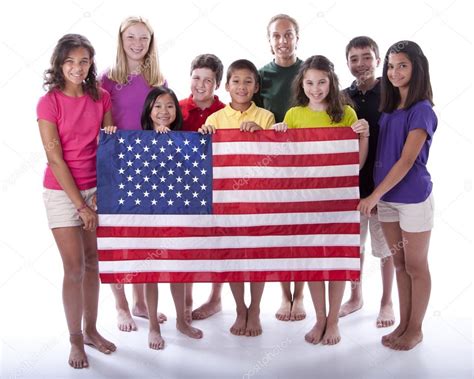 Children Of Different Ethnicities Holding An American Flag — Stock